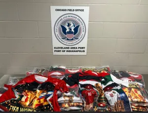 CBP incauta miles de productos falsos del Mundial en Indianápolis