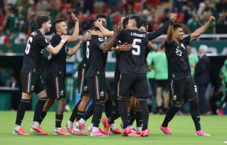 México lidera con paso firme y Canadá firma goleada histórica