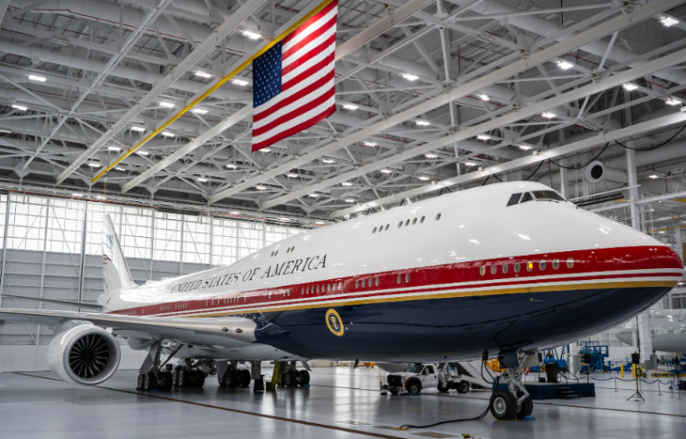Trump recibe el VC-25B Bridge: «El avión más lujoso del mundo»