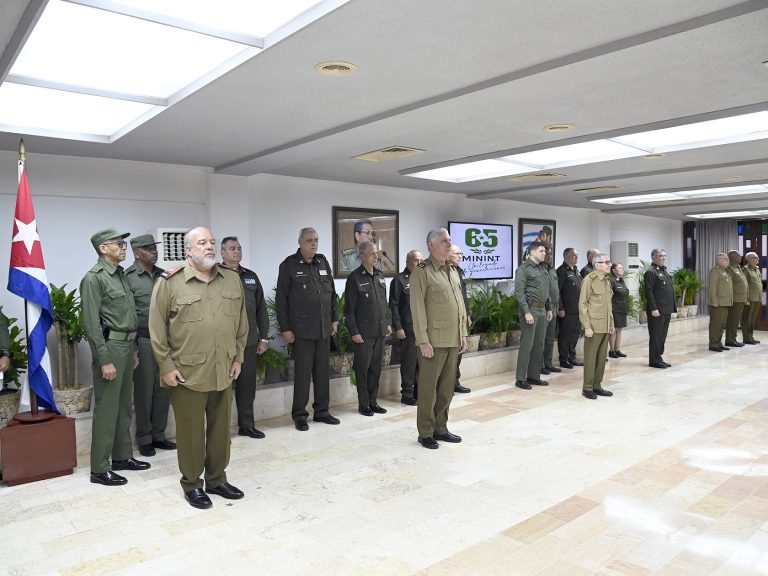 Cuba anuncia reformas económicas de corte liberal para frenar la crisis