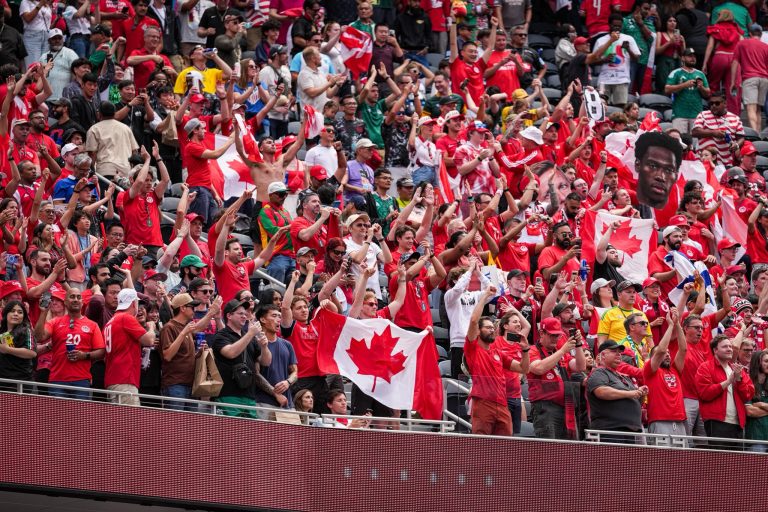 Canadá vence a Sudáfrica  y sigue haciendo historia