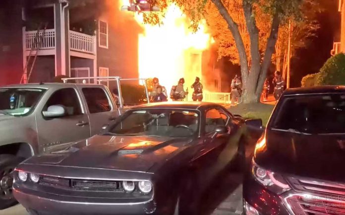 Ocho unidades residenciales y varios habitantes desplazados tras incendio