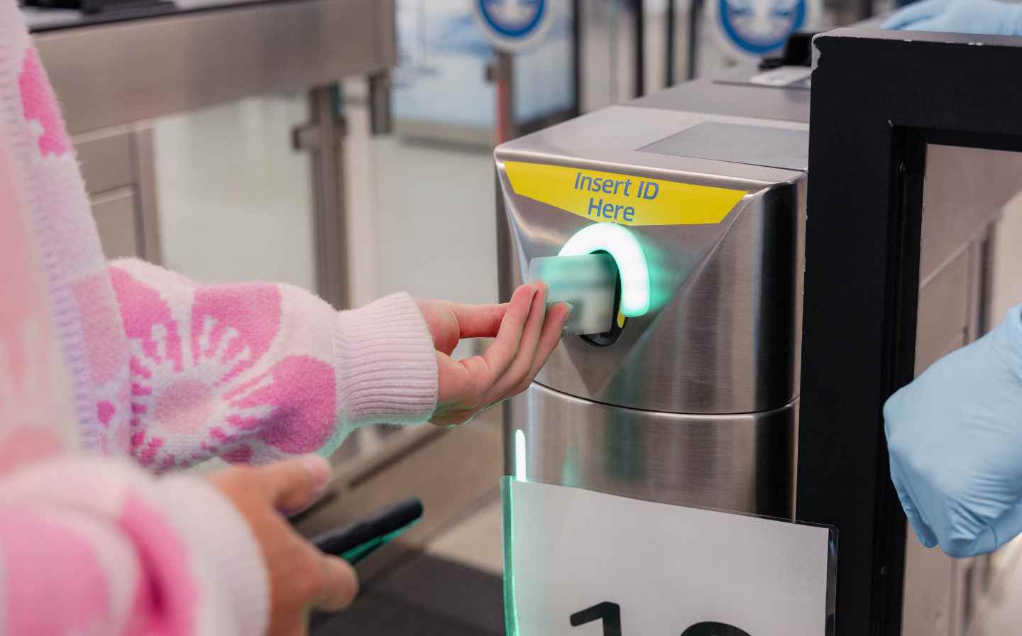 Aeropuerto de Charlotte instala puertas electrónicas para mayores puntos de control