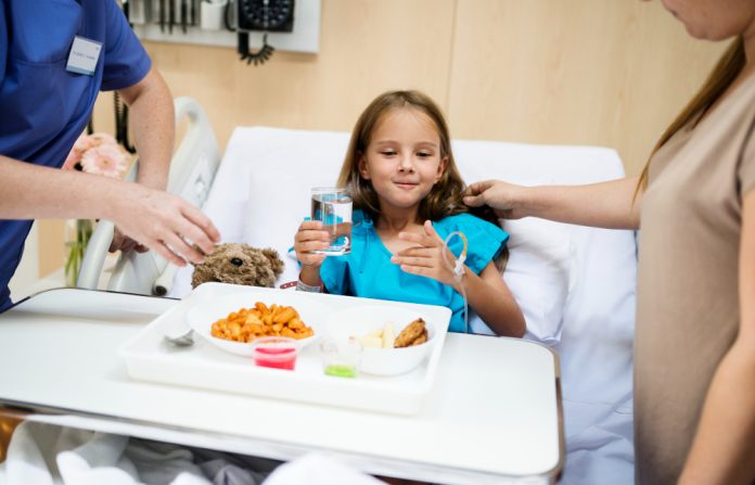 Anuncian plan para comida saludable en hospitales de EE.UU.