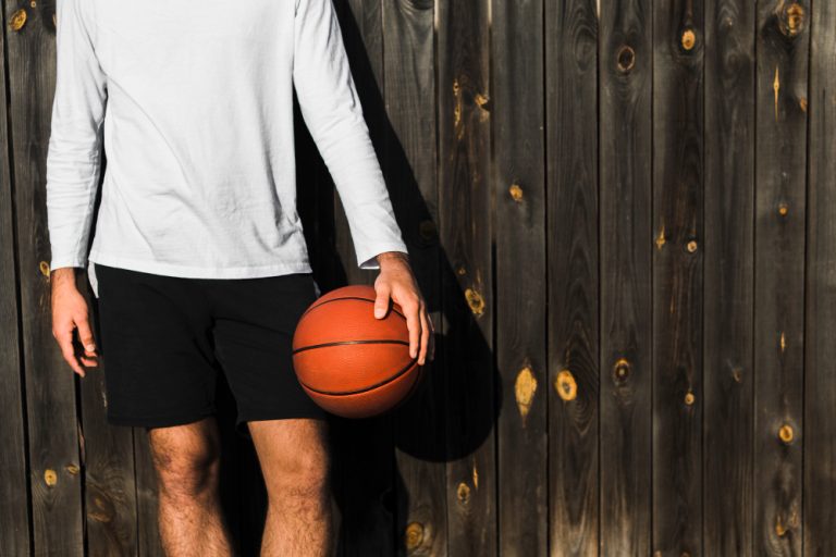 Arrestan a Kerr Kriisa, exestrella de la NCAA, por millonaria estafa