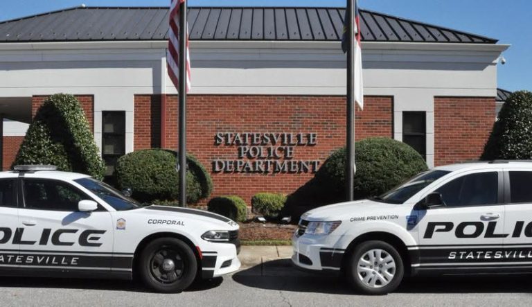 Tres heridos en tiroteo durante reunión nocturna en Statesville