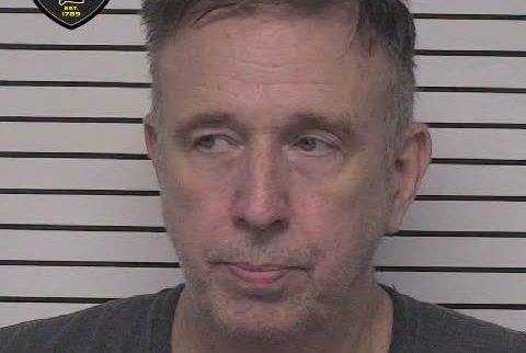 Arrestan en NC a fugitivo buscado en Virginia por presunto robo de narcóticos con receta