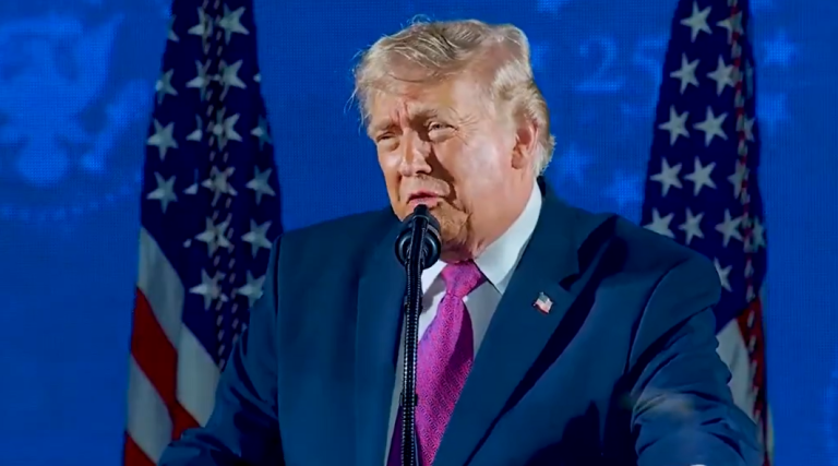 Trump arremete contra Fauci y defiende su gestión del Covid-19