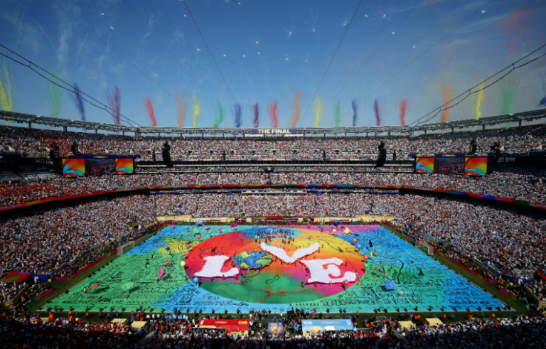 Shakira, Madonna y Dudamel revolucionan el descanso de la final de la FIFA