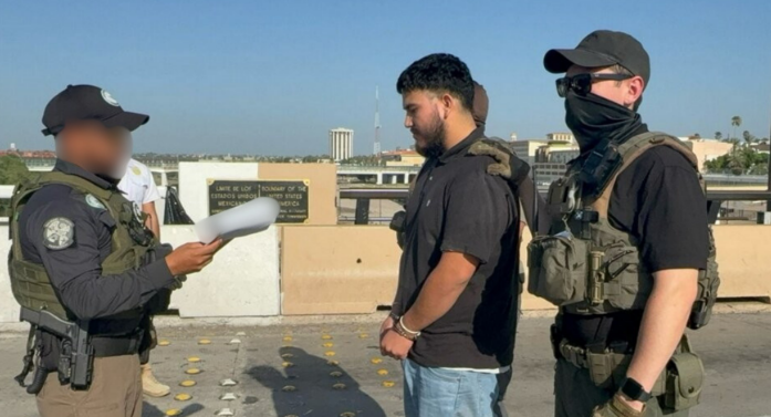 ICE repatria a México a dos fugitivos buscados por homicidio en su país natal