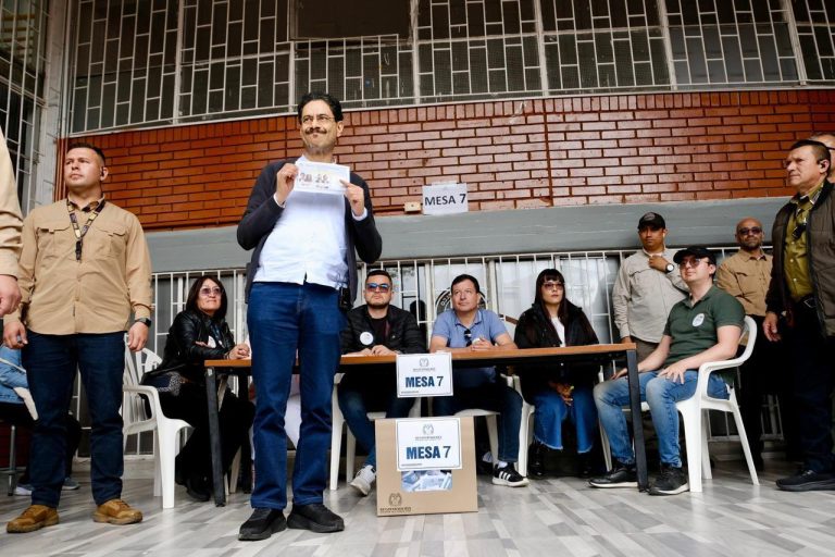 Iván Cepeda alerta sobre la agenda de Abelardo de la Espriella
