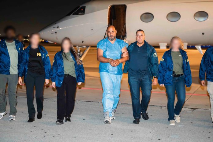 FBI captura en el extranjero al prófugo acusado de una estafa masiva a Medicare