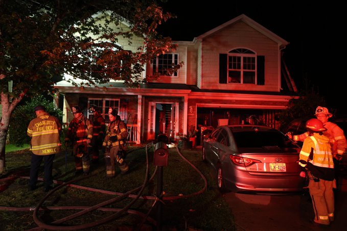Incendio accidental desplaza a una familia en Charlotte