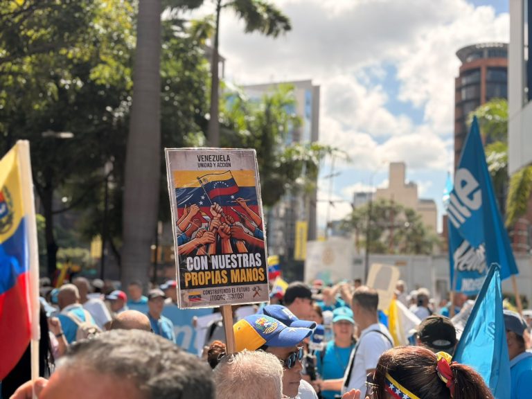 A dos años de las presidenciales, la oposición y gremios marchan en Venezuela