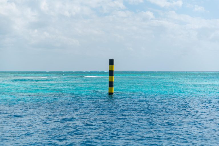 EE.UU. lanza iniciativa de cables submarinos y redes seguras para el Caribe