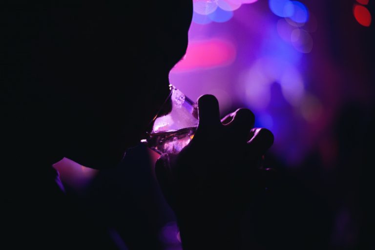 Validan ley de Florida sobre shows para adultos y menores