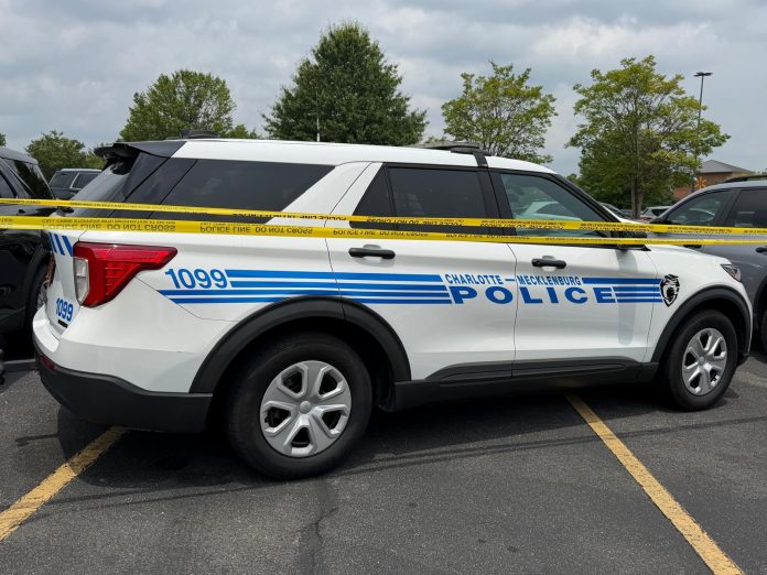 CMPD investiga dos homicidios reportados durante la madrugada en hechos aislados