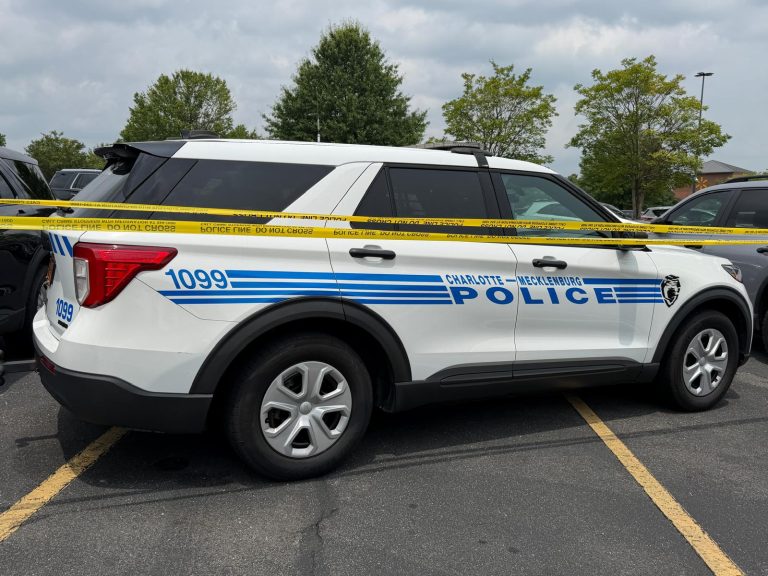 CMPD investiga dos homicidios reportados durante la madrugada en hechos aislados