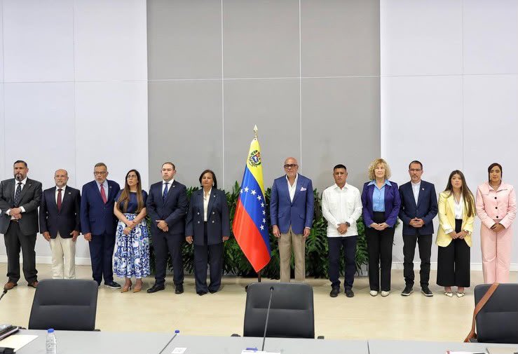 Instalan mesa de conversaciones entre el gobierno y oposición en Caracas