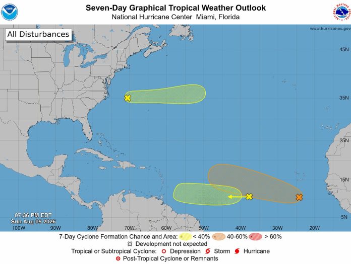 NHC vigila tres sistemas con potencial de desarrollo en el Atlántico