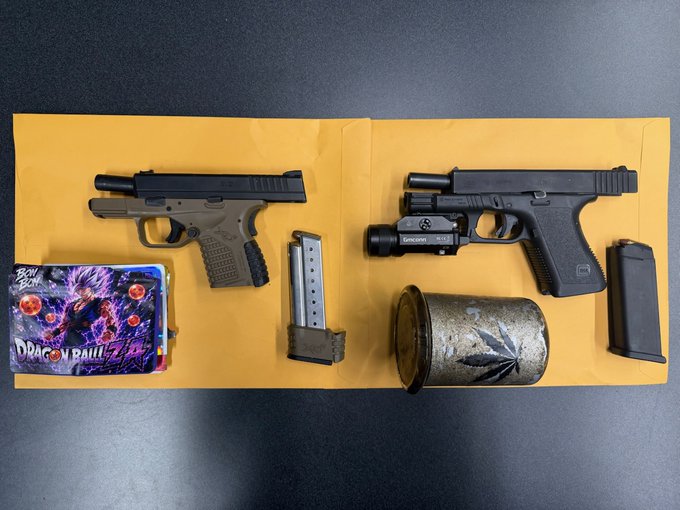 CMPD incauta marihuana y dos armas robadas durante una detención