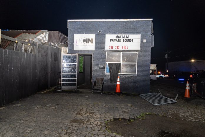 La venta ilegal de alcohol obliga a clausurar un club nocturno tras quejas de la comunidad