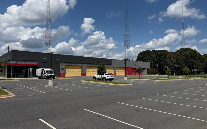 Comunidad abre centro de acopio en Charlotte por terremoto en Colombia