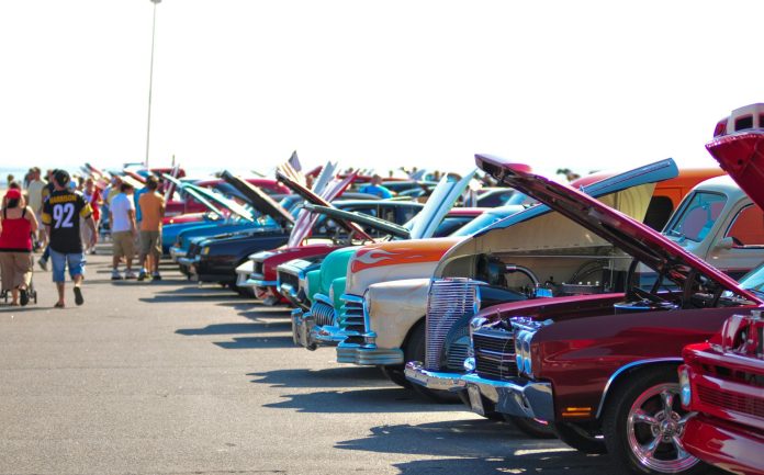 Opción Fin de Semana: Disfrute de autos clásicos de manera gratuita