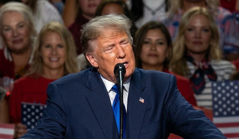 Trump promete dividendo de $5.000 si republicanos ganan el Congreso