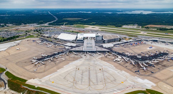 Aeropuerto de Nashville iniciará proceso para llevar el nombre de Dolly Parton