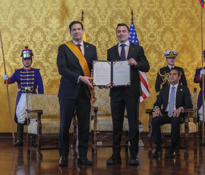 Noboa condecora a Marco Rubio con la Orden Nacional al Mérito en Ecuador