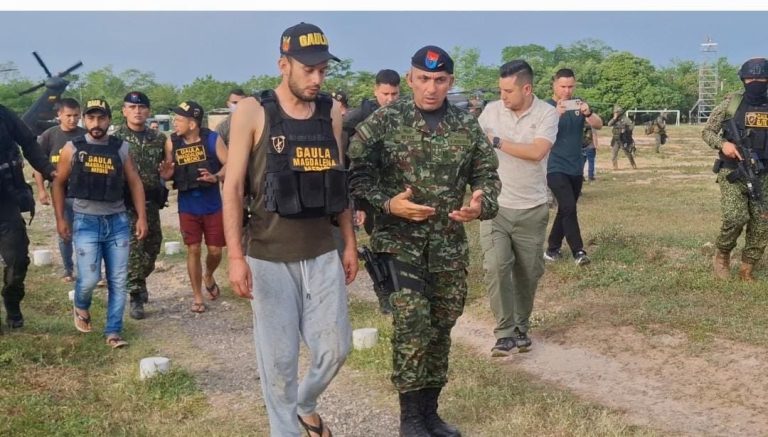 Rescatan a ocho secuestrados y abaten a cinco miembros del ELN en Colombia