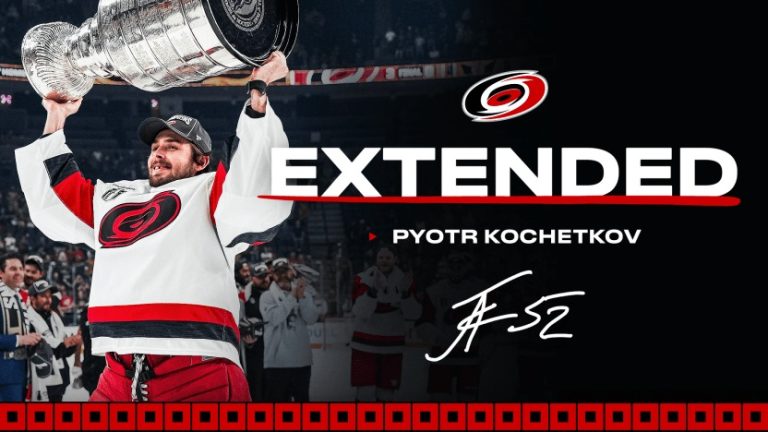 Los Hurricanes extienden el contrato de Kochetkov por dos años