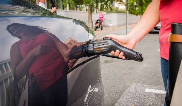NCDOT otorga fondos para estaciones de carga de vehículos eléctricos en vías del estado