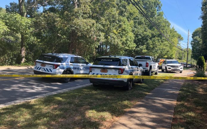 Equipo SWAT del CMPD detuvo a presunto sospechoso de tiroteo con oficial