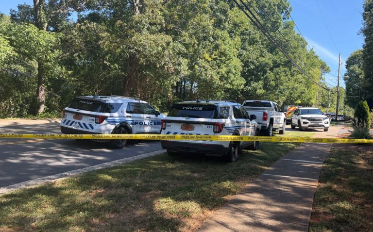 Equipo SWAT del CMPD detuvo a presunto sospechoso de tiroteo con oficial