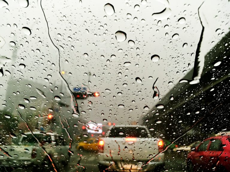 Emiten alertas por el avance de la tormenta tropical Isaías