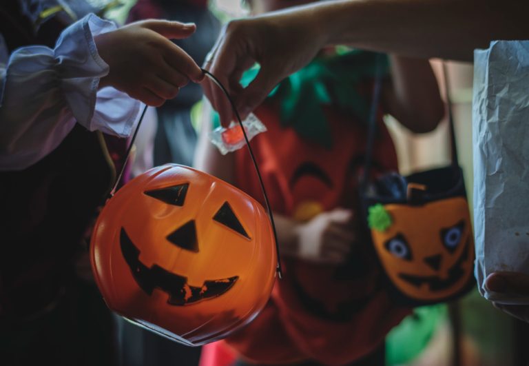 Consejos de seguridad alimentaria para padres en la celebración de Halloween