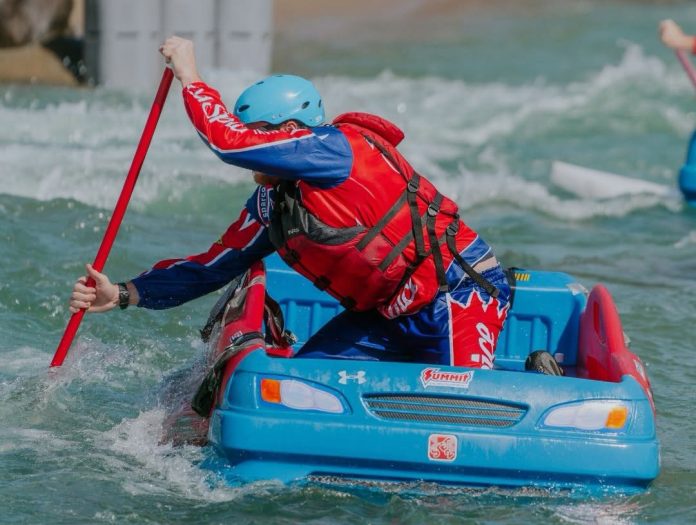 Concurso de construcción de embarcaciones en Whitewater