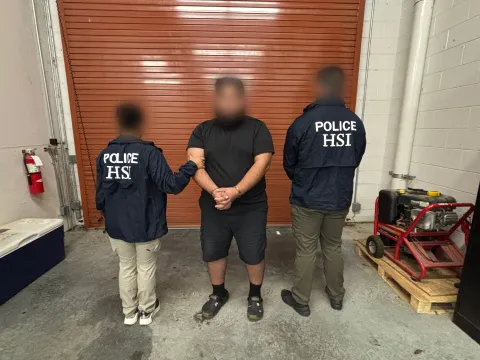 Detienen a 10 migrantes en NC por votar ilegalmente en elecciones federales