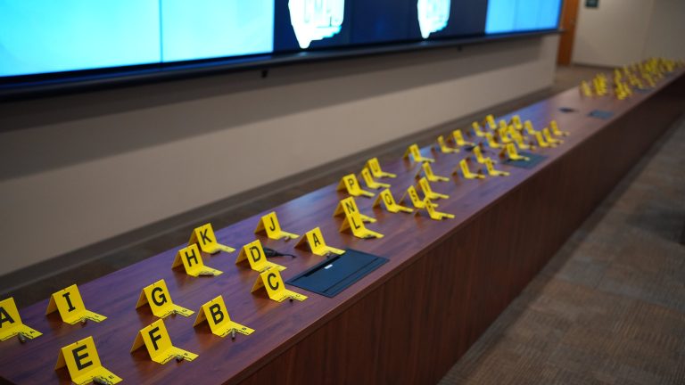 Los sospechosos efectuaron 84 disparos en menos de un minuto en el tiroteo que mató a un niño de 4 años 