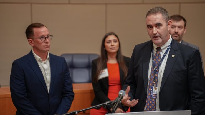 CMPD y CDE lanzan el programa “Protégete a ti y a tu tecnología”