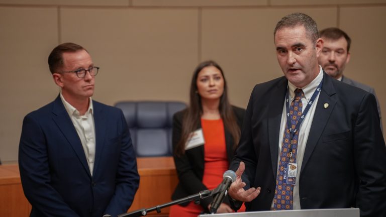 CMPD y CDE lanzan el programa “Protégete a ti y a tu tecnología”