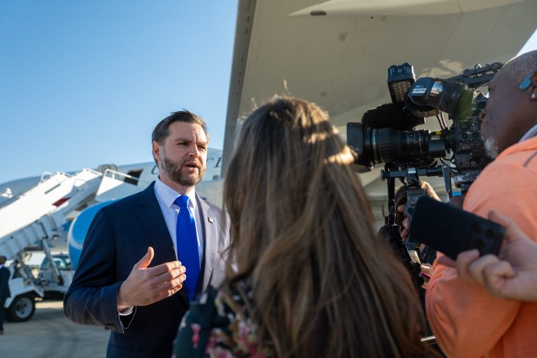 J.D Vance presenta compromiso contra el fraude y el mal uso de fondos públicos