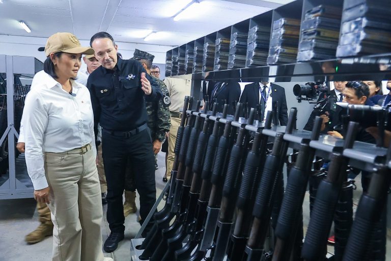 Keiko Fujimori visita el CECOT y sella acuerdos bilaterales de seguridad con Nayib Bukele