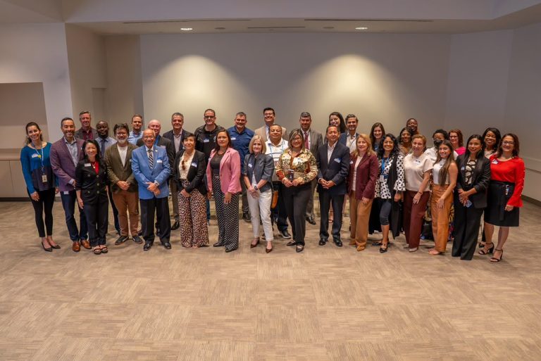 Por primera vez: Encuentro de Mecklenburg County y medios en español