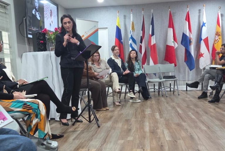 «Voces que Transforman Charlotte»: Autores comparten historias de migración y superación