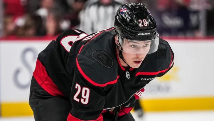 Los Hurricanes retiran a Nadeau de Chicago