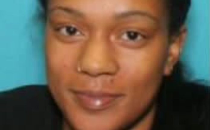 Mujer de New Bern enfrenta cargos por presunto abuso físico contra una niña de seis años