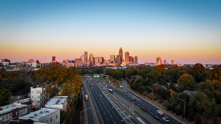 Charlotte extiende hasta 2027 la moratoria para nuevos centros de datos